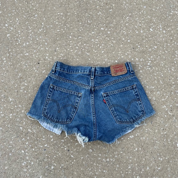 vintage levi’s shorts - Picture 2 of 3